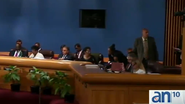 americateve | Cuando parecía que la tormenta había pasado, decenas de empleados del condado recibieron ayer cartas de despido. América Noticias tuvo acceso a la lista de los afectados