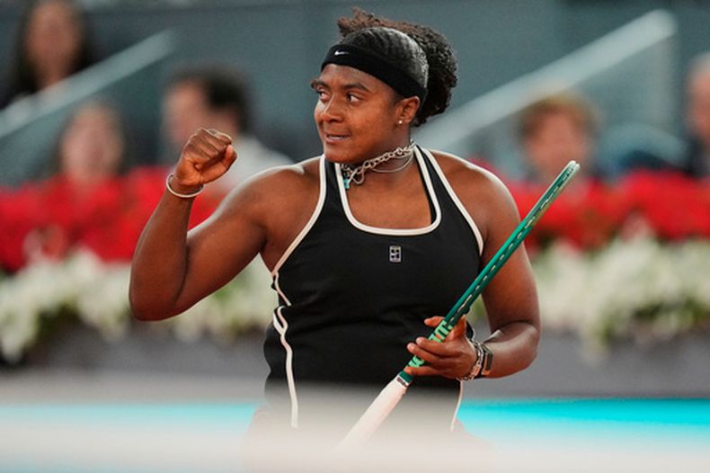 Hailey Baptiste, de los Estados Unidos, celebra un punto durante su partido contra Aryna Sabalenka, de Bielorrusia, en el torneo de tenis del Abierto de Madrid, en Madrid, el martes 28 de abril de 2026. (AP Foto/Manu Fernandez)