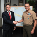 IMAGEN QUE SACUDE: MARCO RUBIO APARECE CON MAPA DE CUBA EN REUNIÓN CLAVE DEL COMANDO SUR