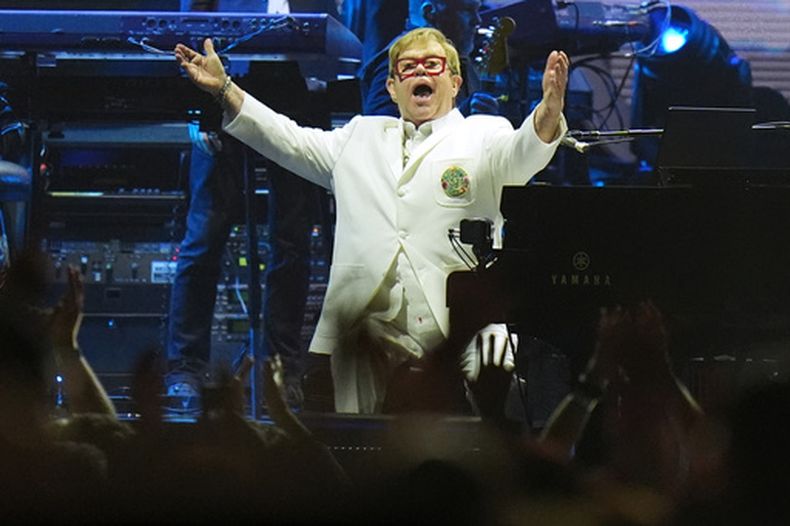 Elton John actúa en la Ciudad de México el viernes 2 de octubre de 2026. (Foto AP/Eduardo Verdugo)