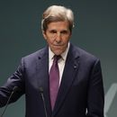 ARCHIVO - John Kerry, enviado especial de Estados Unidos para el clima, habla en conferencia de prensa en el marco de la cumbre climática de Naciones Unidas COP28, el 6 de diciembre de 2023, in Dubái, Emiratos Árabes Unidos. (AP Foto/Kamran Jebreili, archivo)
