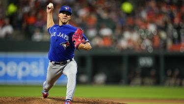 El puertorriqueño José Berríos, abridor de los Azulejos de Toronto, hace un lanzamiento ante los Orioles de Baltimore durante el juego del miércoles 14 de junio de 2023 (AP Foto/Julio Cortez)
