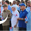RAÚL CASTRO REAPARECE VISIBLEMENTE DETERIORADO EN ACTO DEL 1 DE MAYO FRENTE A LA EMBAJADA DE EE.UU.