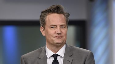 ARCHIVO - El actor Matthew Perry participa en las conferencias BUILD para hablar sobre la miniserie The Kennedys After Camelot en Nueva York el 30 de marzo de 2017. (Foto Evan Agostini/Invision/AP, archivo)