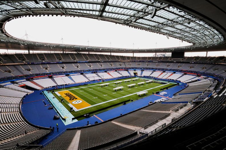 Vista general del interior del Estadio de Francia que se prepara para el juego entre los Steelers de Pittsburgh y los Saints de Nueva Orleans el jueves 22 de octubre del 2026. (AP Foto/Greg Payan)
