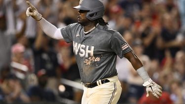 Bell pega jonrón; Nacionales vencen a Cardenales