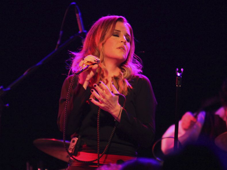 ESP-CEL LISA MARIE PRESLEY-DECESO