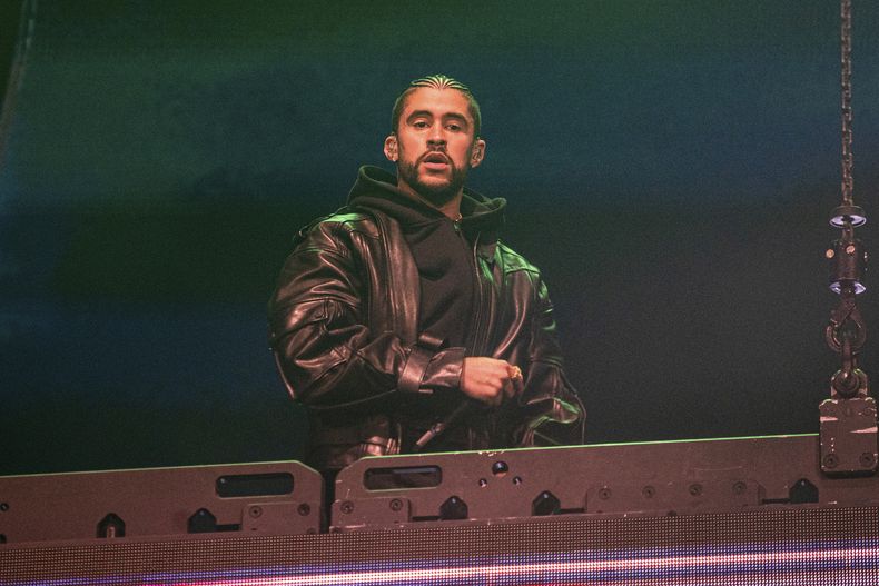ARCHIVO - Bad Bunny durante su presentación en el Festival de Música y Artes de Coachella en el Epire Polo Club el 21 de abril de 2023, en Indio, California. Bad Bunny es finalista en 15 categorías de los Premios Billboard de la Música Latina, según se anunció el 24 de agosto de 2023. (Foto Amy Harris/Invision/AP, archivo)