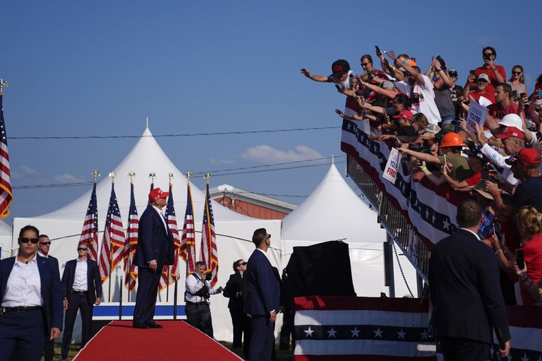 ARCHIVO - El candidato presidencial republicano Donald Trump llega a un acto de campaña, el sábado 13 de julio de 2024, en Butler, Pensilvania. (AP Foto/Evan Vucci)