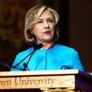 Hillary Clinton: "Pese a la buena intención, la política de aislamiento fortaleció a los Castro"