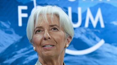 Lagarde renuncia a dirección del FMI al ser postulada al BCE