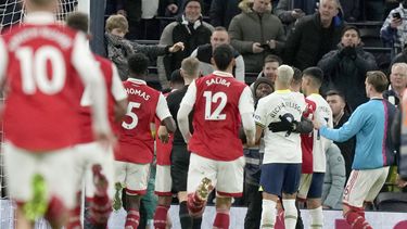 Hombre enfrenta cargo por agredir a arquero del Arsenal