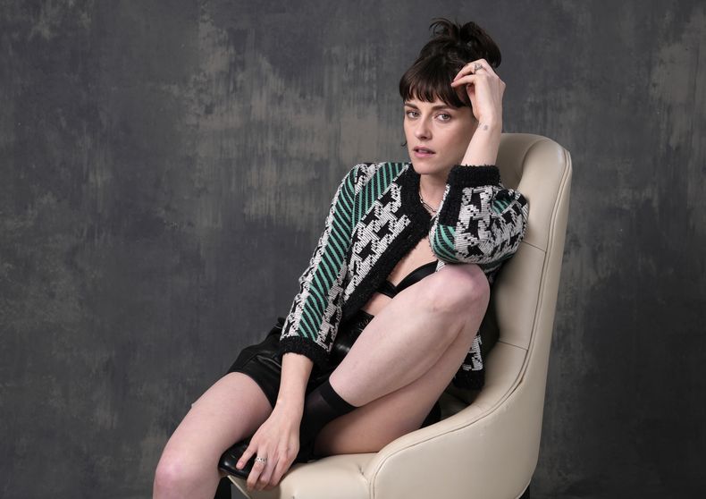 Kristen Stewart, del elenco de Love Lies Bleeding posa en el Hotel Four Seasons el lunes 4 de marzo de 2024, en Los Ángeles. (Foto AP/Chris Pizzello)
