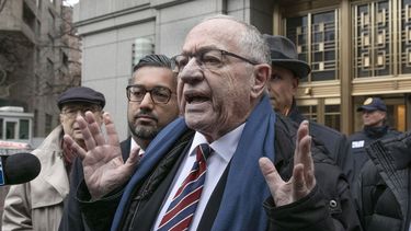 Connotado profesor de Derecho defenderá a Trump