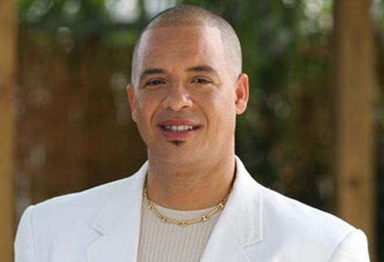 El salsero Issac Delgado está decidido a reinsertarse en el universo musical de la isla y al menos ya ha logrado que lo consideren para integrar una delegación de cinco orquestas cubanas, convocadas para actuar la próxima semana en Venezuela.