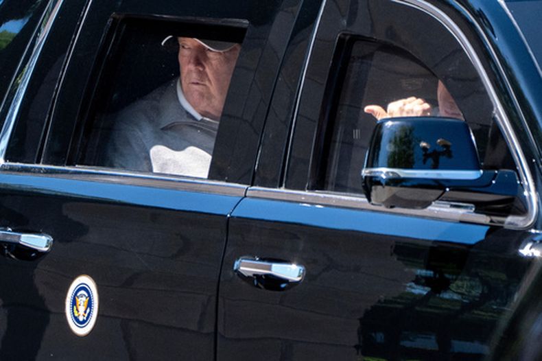 El presidente Donald Trump en su limusina al salir de la Casa Blanca el 30 de mayo del 2026, en Washington. (AP foto/Alex Brandon)