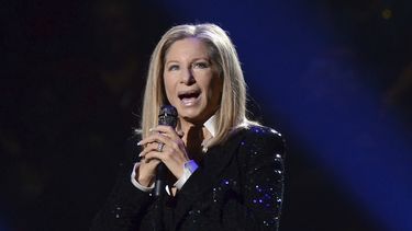 ARCHIVO - La cantante Barbra Streisand se presenta en Nueva York el 11 de octubre de 2012. (Foto Evan Agostini/Invision/AP, File)