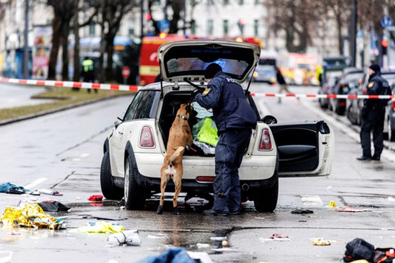 Servicios de rescate en el lugar del ataque en Múnich, Alemania, el 13 de febrero del 2025. (Matthias Balk/dpa via AP)