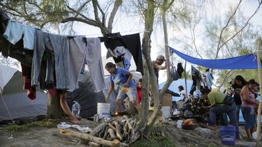 EEUU: Cruces ilegales en la frontera con México caen 50%
