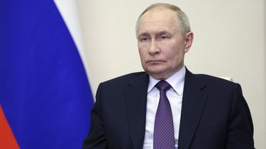 El presidente de Rusia, Vladímir Putin, asiste a una reunión de su gobierno por videoconferencia desde su residencia oficial en Novo-Ogaryovo, a las afueras de Moscú, Rusia, el 23 de enero de 2025. (Gavriil Grigorov, Sputnik, Kremlin Pool Foto vía AP)