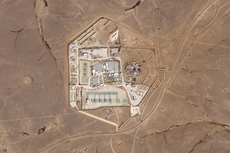 Esta imagen satelital de la compañía Planet Labs PBC muestra una base militar estadounidense conocida como Torre 22, el 12 de octubre de 2023, en el noreste de Jordania. (Planet Labs PBC vía AP)