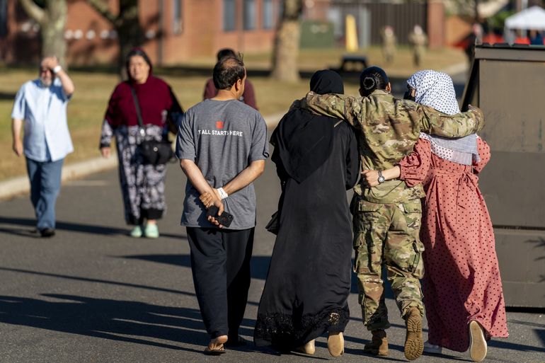 Encuesta: Mayoría en EEUU a favor de refugiados afganos