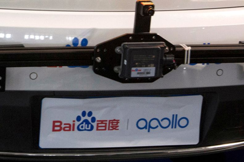 ARCHIVO - El logo de la plataforma de autos autónomos Baidu y Apollo, visto en el Baidu Create 2018 celebrado en Beijing, el 4 de julio de 2018. (AP Foto/Ng Han Guan, archivo)