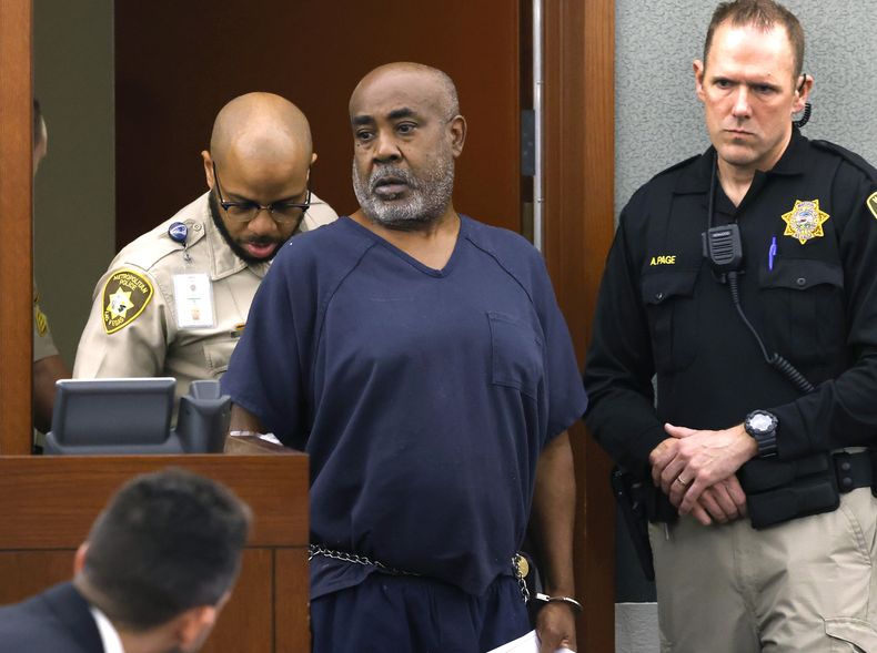 Duane Keffe D Davis es introducido a la sala del tribunal en el Centro de Justicia Regional el miércoles 4 de octubre de 2023 en Las Vegas. Davis fue acusado del asesinato a tiros del rapero Tupac Shakur ocurrido en 1996. (Bizuayehu Tesfaye/Las Vegas Review-Journal vía AP, Pool)