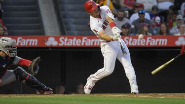 Trout jonronea y los Angelinos vencen a Guardianes 4-1
