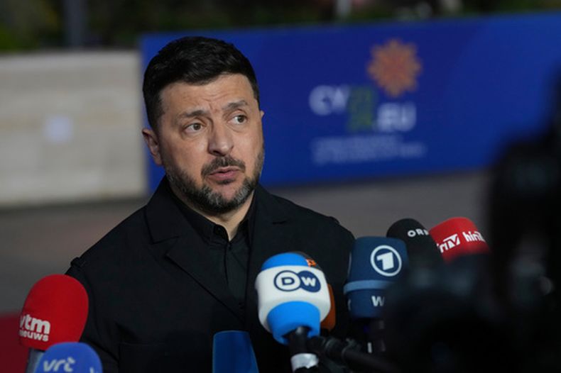 El presidente ucraniano Volodymyr Zelenskyy en Ayia Napa, Chipre, el 23 de abril del 2026. (AP foto/Petros Karadjias)