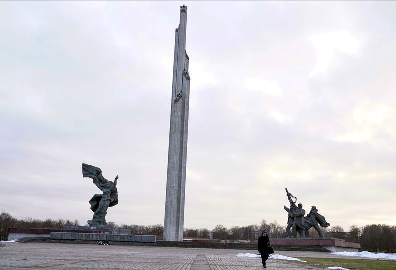 EUR-GEN LETONIA-MONUMENTO SOVIÉTICO
