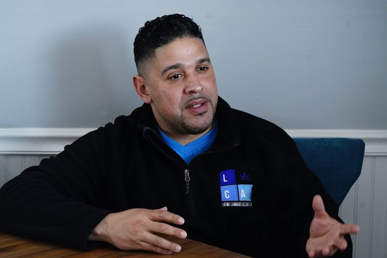 REP-GEN NY-PAREJA HISPANA MARIHUANA