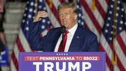 ARCHIVO - El aspirante a la candidatura republicana por la presidencia y exmandatario Donald Trump ofrece un discurso en un acto de campaña, el 29 de julio de 2023, en Erie, Pensilvania. (AP Foto/Sue Ogrocki, archivo)