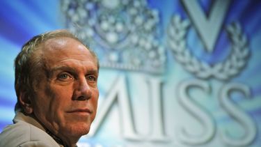 Se retira Osmel Sousa, el “Zar de la Belleza” en Venezuela