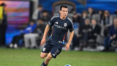 ARCHIVO - El mexicano Hirving Lozano (11), del San Diego FC, controla el balón durante el segundo tiempo de la semifinal de la Conferencia Oeste de la MLS contra Minnesota United, el 24 de noviembre de 2025, en San Diego. (AP Foto/Denis Poroy, Archivo)