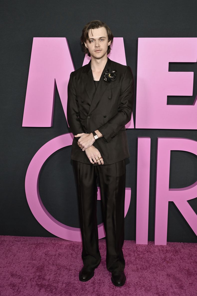 Christopher Briney asiste al estreno mundial de Mean Girls en el cine AMC Lincoln Square el lunes 8 de enero de 2024, en Nueva York. (Evan Agostini/Invision/AP)