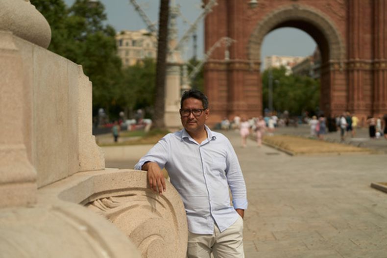Juan Carlos Arce, defensor de los derechos humanos y refugiado de Nicaragua, posa para una foto en Barcelona, España, el viernes 24 de julio de 2026. (AP Foto/Renata Brito)