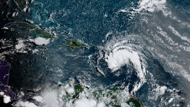 Emiten alertas por tormenta tropical en islas del Caribe