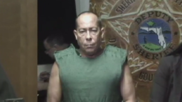 comparece en corte un hombre acusado de mostrar sus partes intimas a dos ancianas en miami beach