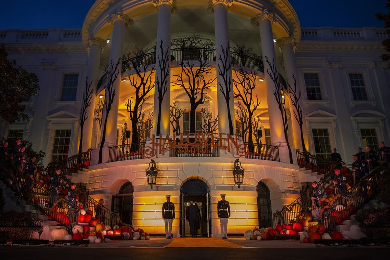 AMN-GEN_HALLOWEEN-CASA_BLANCA-0.jpg