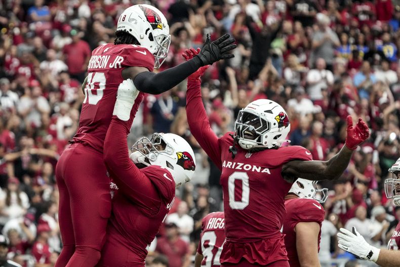 Marvin Harrison Jr. (18), wide receiver de los Cardinals de Arizona, celebra una recepción de anotación en contra de los Rams de Los Ángeles durante la primera mitad del partido de la NFL, el domingo 15 de septiembre de 2024, en Glendale, Arizonoa. (AP Foto/Rick Scuteri)