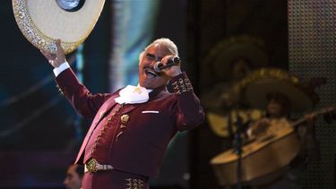 muere  a los 81 anos vicente fernandez, astro de musica regional mexicana