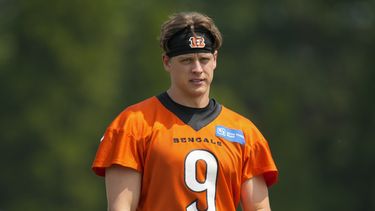 Joe Burrow, quarterback de los Bengals de Cincinnati, participa en una práctica el martes 6 de junio de 2023 (AP Foto/Jeff Dean)