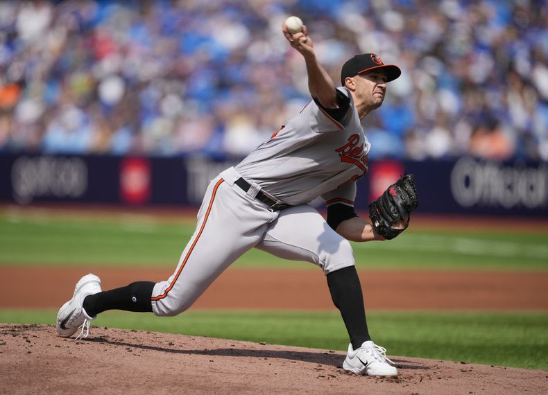 Jack Flaherty, abridor de los Orioles de Baltimore, hace un lanzamiento en el juego del jueves 3 de agosto de 2023, ante los Azulejos de Toronto (Mark Blinch/The Canadian Press via AP)