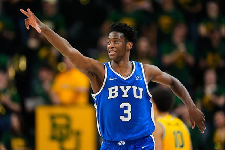 ARCHIVO - Foto del 10 de febrero del 2026, el alero de BYU AJ Dybantsa celebra su triple nen el encuentro de la NCAA ante Baylor. (AP Foto/Tony Gutierrez, Archivo)