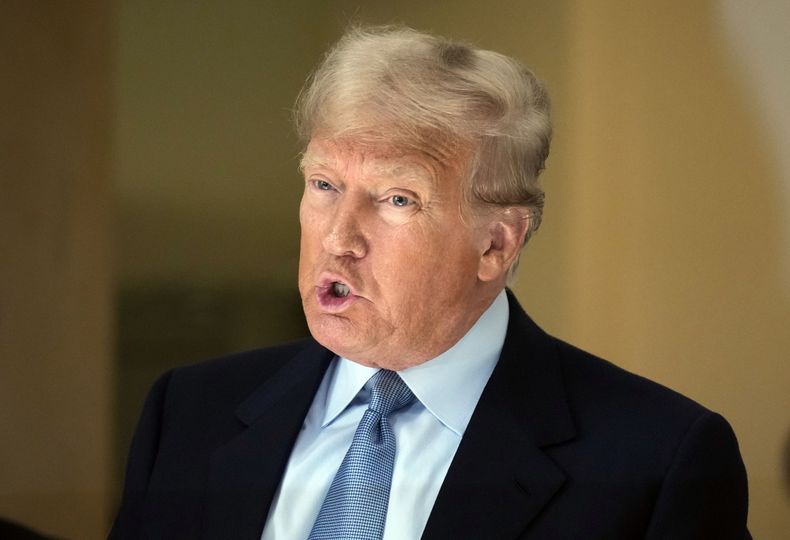 El expresidente Donald Trump en el tribunal de Nueva York donde se le sigue juicio por fraude corporativo, el 18 de octubre de 2023. . (Foto AP /Seth Wenig)