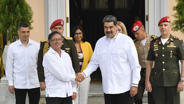 Presidentes de Colombia y Venezuela se reúnen en Caracas