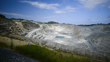 Vista de la mina de cobre a cielo abierto Cobre Panamá, subsidiaria de la canadiense First Quantum Minerals, en Donoso, Panamá, el jueves 11 de enero de 2024. El Ministerio de Comercio de Panamá realizó su primera inspección técnica de esta mina el jueves, luego que la Corte Suprema dictaminó que la concesión del gobierno con la minera fue inconstitucional y tras la cual las autoridades ordenaron el cese de operaciones. (Foto AP/Agustín Herrera)