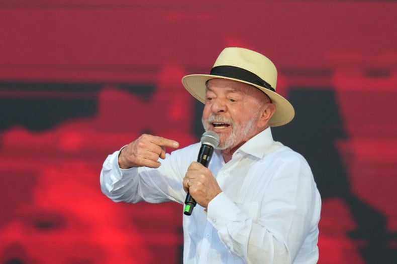 El presidente brasileño Luiz Inacio Lula da Silva en un evento en Taboao da Serra, en la zona de Sao Paulo, Brasil, el 8 de agosto del 2026. (AP foto/Andre Penner)