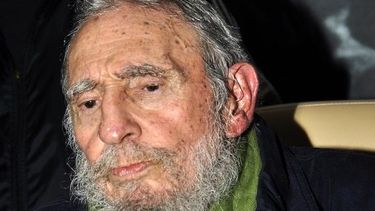 Fidel Castro elogia a médicos cubanos que combatirán ébola